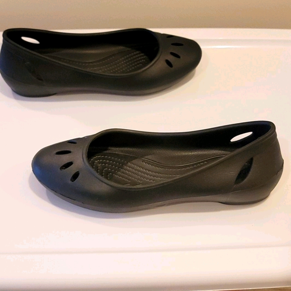 Crocs Flats for Women (Black) - Picture 4 of 7
